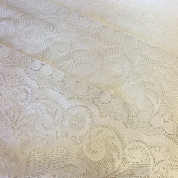 FINAL SALE PRICE 1 Large Lace Rod Pocket Panel - Picture 4 of 4